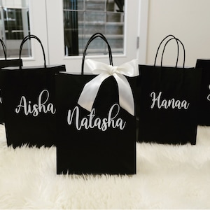 1 GIFT BAG - Personalized Bridesmaid Gift Bag, Wedding Party Gift Bag, Custom Paper Bag with Handle, Custom Name Gift Bag