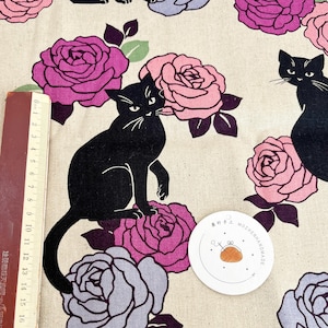 1403# Zwarte katten en paarse bloemenpatroon katoen/linnen stof / 45 cm x 110 cm / Cat Lover-stof / Made in Japan/M3