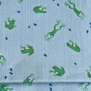 1009#  Cute Little Green Rainforest Frog Animal Pattern Cotton Fabric by Wonder Gift Collection / 50cm x 110cm / Made in Japan / M5
