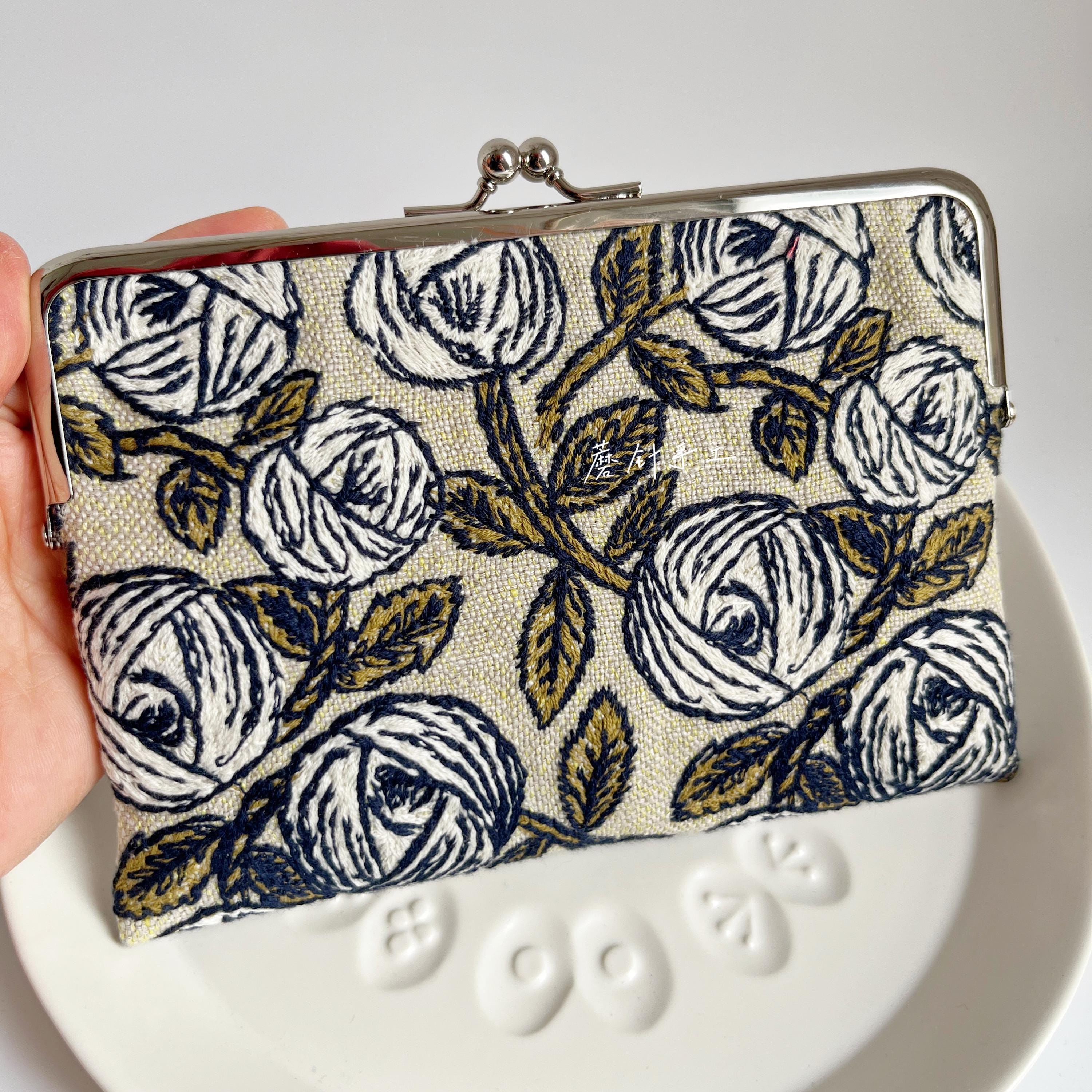 663# ハンドメイドクラシックローズキスロック財布（ミナペルホネン