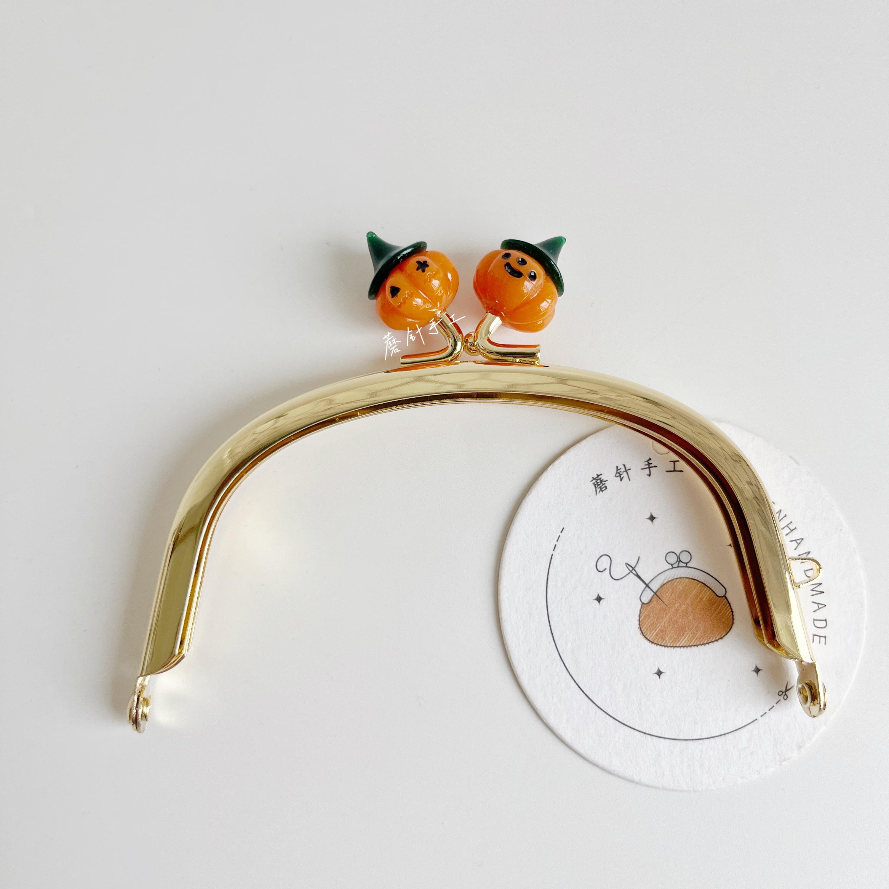 3291# 5.5cm*10.5cm Magic Wizard Pumpkin Kiss Lock Round Shape 3291# 5.5cm*10.5cm Magic Wizard Pumpkin Kiss Lock Round Shape