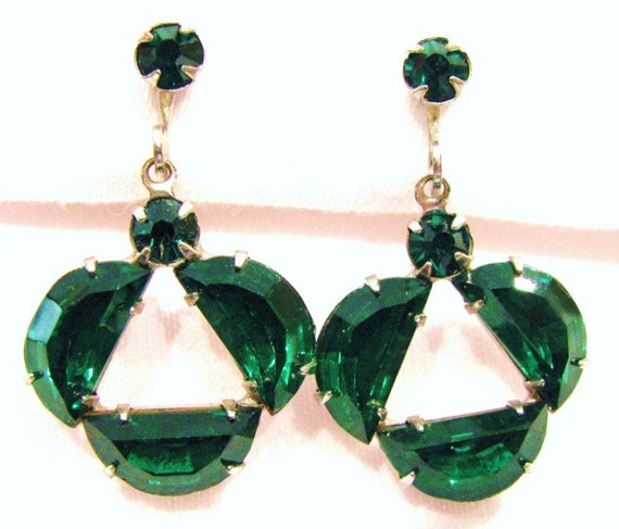 Chic emerald green rhinestone dangle earrings scr… - image 1