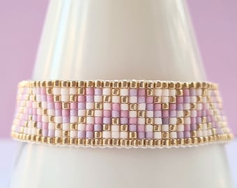 Handmade pastel colours beaded bracelet - Delicate pink, lilac and gold statement bracelet