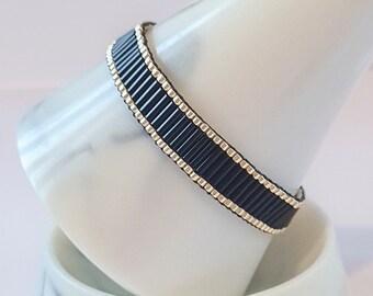 Handmade black and gold bracelet - Elegant black beaded bracelet with gold accents