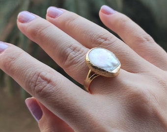 Pearl Ring in Gold, White Pearl Adjustable Ring, Freshwater Pearl, Baroque Pearl Ring, Wedding Jewelry, Bridal Jewelry, Anniversary gift
