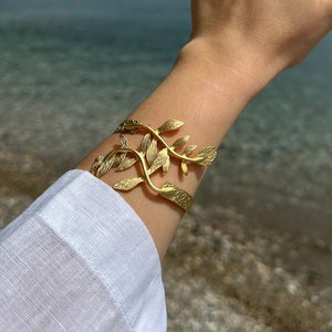 Greek Athena Bracelet, Lower Leaf Arm Cuff, Grecian Leaf bracelet, Gold Wrap Bracelet, Bridal Jewelry, Nature Inspired Leaves Cuff, Arm Cuff