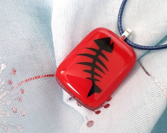 Colgante de vidrio fundido rojo, diseño de esqueleto de pez
