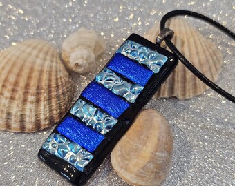 Colgante de vidrio fundido dicroico azul