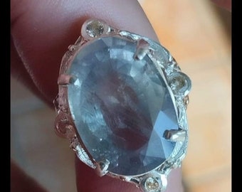 Anillo con 16,4 ct. de zafiro natural policromado de Tanzania