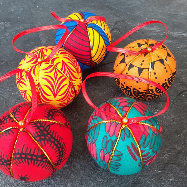 Baubles Set of 5 - Christmas tree ornaments - Christmas tree decorations - African fabric - Ornaments