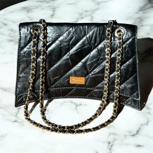 Luxurious Hand-Stitched Lambskin Leather Handbag - Soft Black Leather, Chain Strap, Elegant Quilted Design