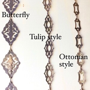 Puede incluir: Tres estilos diferentes de cadenas decorativas con intrincados dise&ntilde;os recortados. Las cadenas est&aacute;n etiquetadas como "Butterfly", "Tulip style" y "Ottoman style".