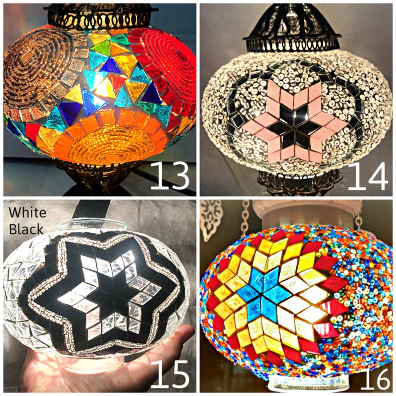 Puede incluir: Cuatro l&aacute;mparas colgantes de globo de mosaico de vidrio con diferentes patrones. La primera l&aacute;mpara tiene un patr&oacute;n geom&eacute;trico colorido, la segunda tiene un patr&oacute;n de estrella rosa y negro, la tercera tiene un patr&oacute;n de estrella negra y la cuarta tiene un patr&oacute;n de estrella azul y amarillo.
