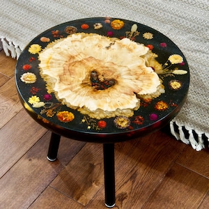 Handcrafted round epoxy resin coffee table, side table with pressed flowers, dried flower table, custom coffee table, living room decor