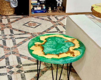 Mesa de centro redonda pequeña: detalle de madera y resina hecho a mano para la sala de estar