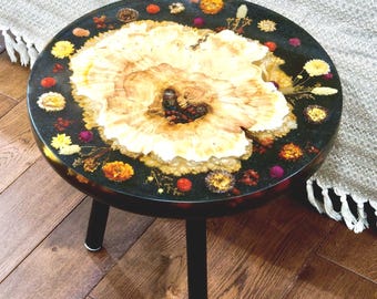 Mesa de centro redonda de resina epoxi, mesa auxiliar de madera de arce, mesita de noche de resina con diseño floral, mesa auxiliar de estilo bohemio, regalo para un nuevo hogar, regalo para mamá o para ella.