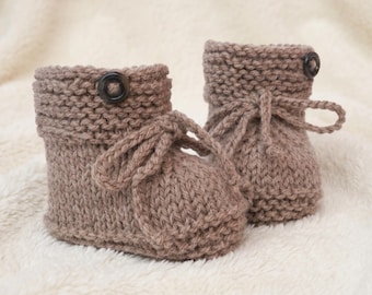 Babyschuhe gestrickt Alpaka Wolle Strickschuhe Baby naturfarben Naturgarn warm braun Handarbeit handgestrickt Geschenk Geburt Wolle