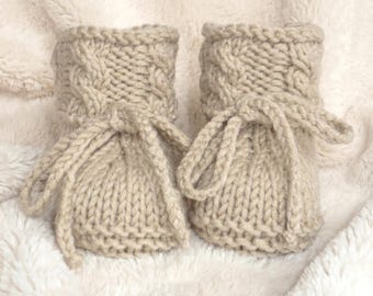 Baby shoes knitted in various colors, knitted shoes for autumn, winter, and spring, christening shoes, natural beige, cable pattern, traditional costume shoes