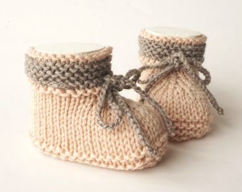 Babyschuhe Merino gestrickt Strickschuhe Baby 3-6 Monate Geschenk Geburt Wolle karamell taupe Schnürsenkel