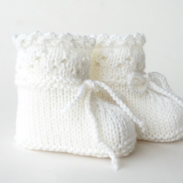 Babyschuhe gestrickt Taufschuhe Strickschuhe weiß Taufe Baby Hochzeit Feier neutral uni Muster antipilling