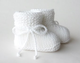 Babyschuhe gestrickt Strickschuhe weiß Taufe uni neutral Geschenk Geburt Taufschuhe