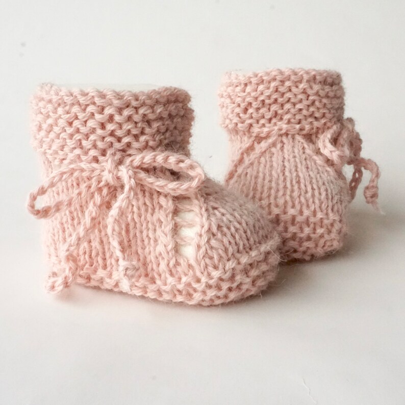 Babyschuhe gestrickt Alpaka Wolle Strickschuhe Baby naturfarben Naturgarn Handarbeit handgestrickt Geschenk Geburt Wolle Bild 5