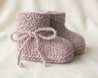 Knitted baby shoes in mauve and lavender alpaca wool, alpaca baby booties for 0-3 months, knitted shoes for baby girls, birth gift