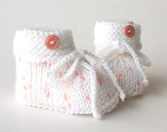 Babyschuhe gestrickt Stickschuhe Baby 0-3 Monate Geschenk Geburt Knopf