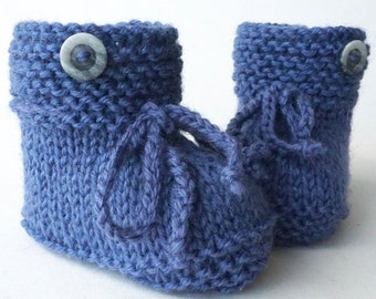 Babyschuhe gestrickt Wolle blau Strickschuhe Baby Naturgarn uni neutral Knopf