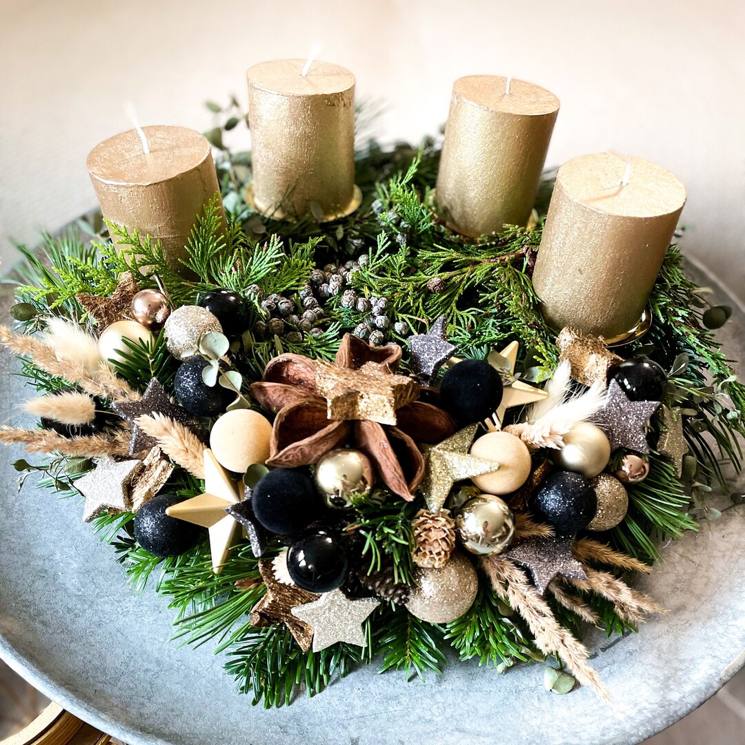 Knstlicher Weihnachtskranz 40cm Adventskranz Mit Hirsch Federn Schwarz  Gold 40 Cm - Knstlicher Weihnachtskranz Mit Federn Fr Festliche Deko