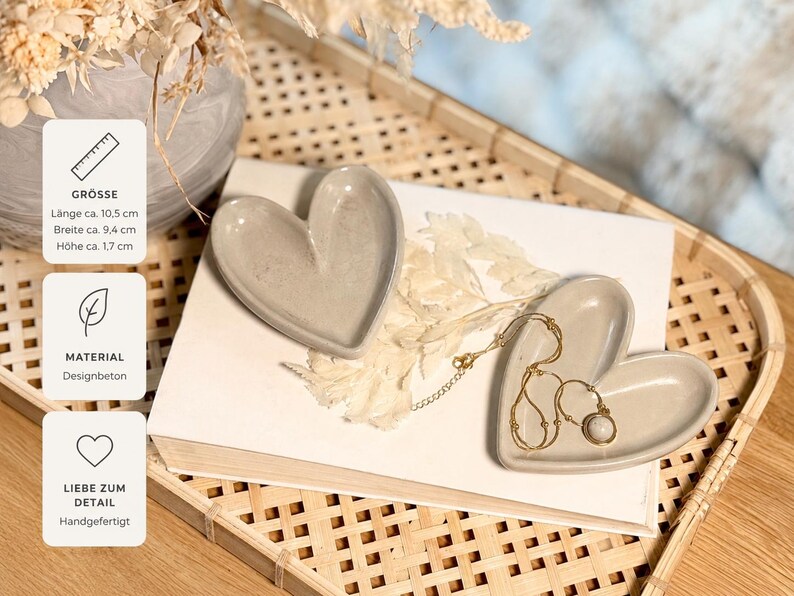 Handgefertigte Herz-Schale aus Designbeton (ca. 10,5 × 9,4 × 1,7 cm) – ideal zum Schmuck aufbewahren oder als stilvolle Schlafzimmer Deko. Die dekorative Betonschale eignet sich auch wunderbar als Geschenkidee für die beste Freundin und für Ringe, Ketten oder kleine Lieblingsstücke.