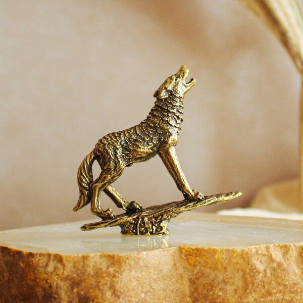 Howling Coyote Statue Etsy