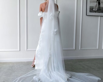 Floral wedding veil. Floor length veil ivory.   Unique veil. Floor length veil ivory