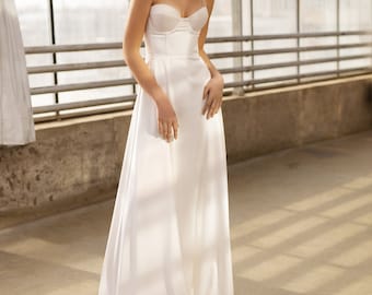 Simple wedding dress. Corset wedding dress. Classic bridal gown. Elopement sweetheart dress.