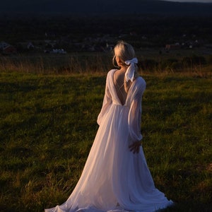 Robe de répétition de mariage transparente. Robe de mariée simple et modeste. Robe de mariée décontractée. image 5