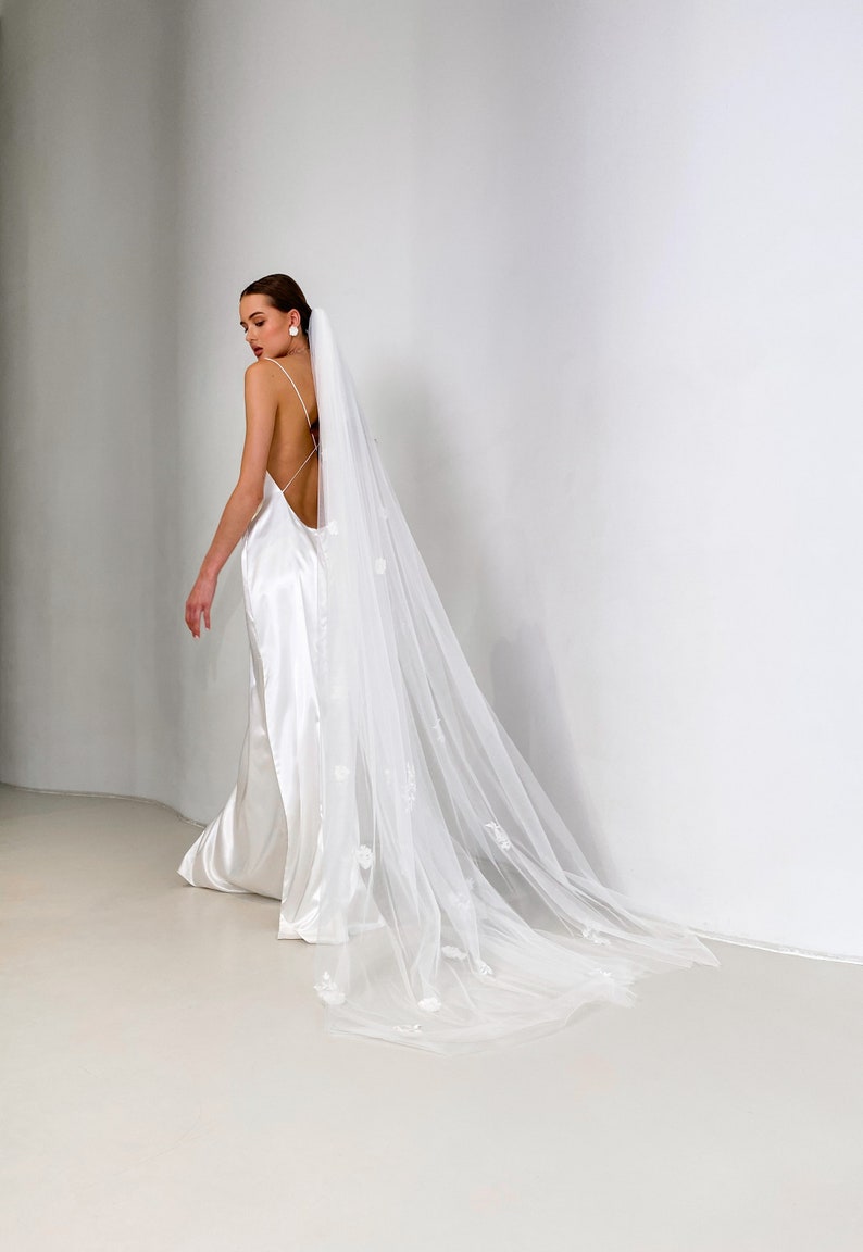 Floral wedding veil. Floor length veil ivory. Unique veil. Floor length veil ivory image 1