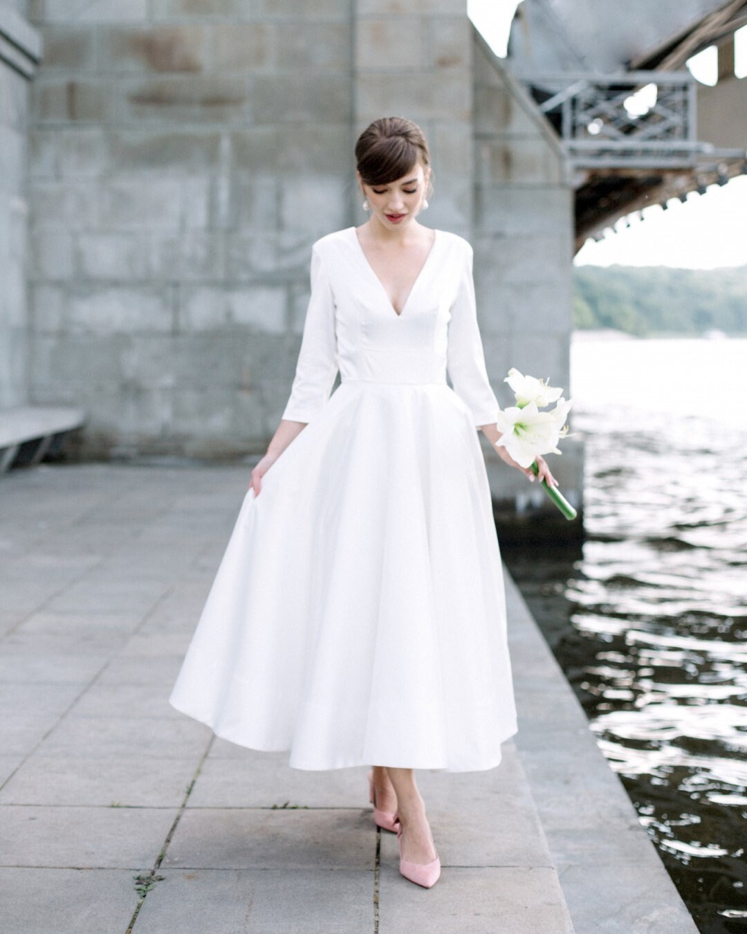 Modern Minimalist Wedding Dress For Elegant Wedding