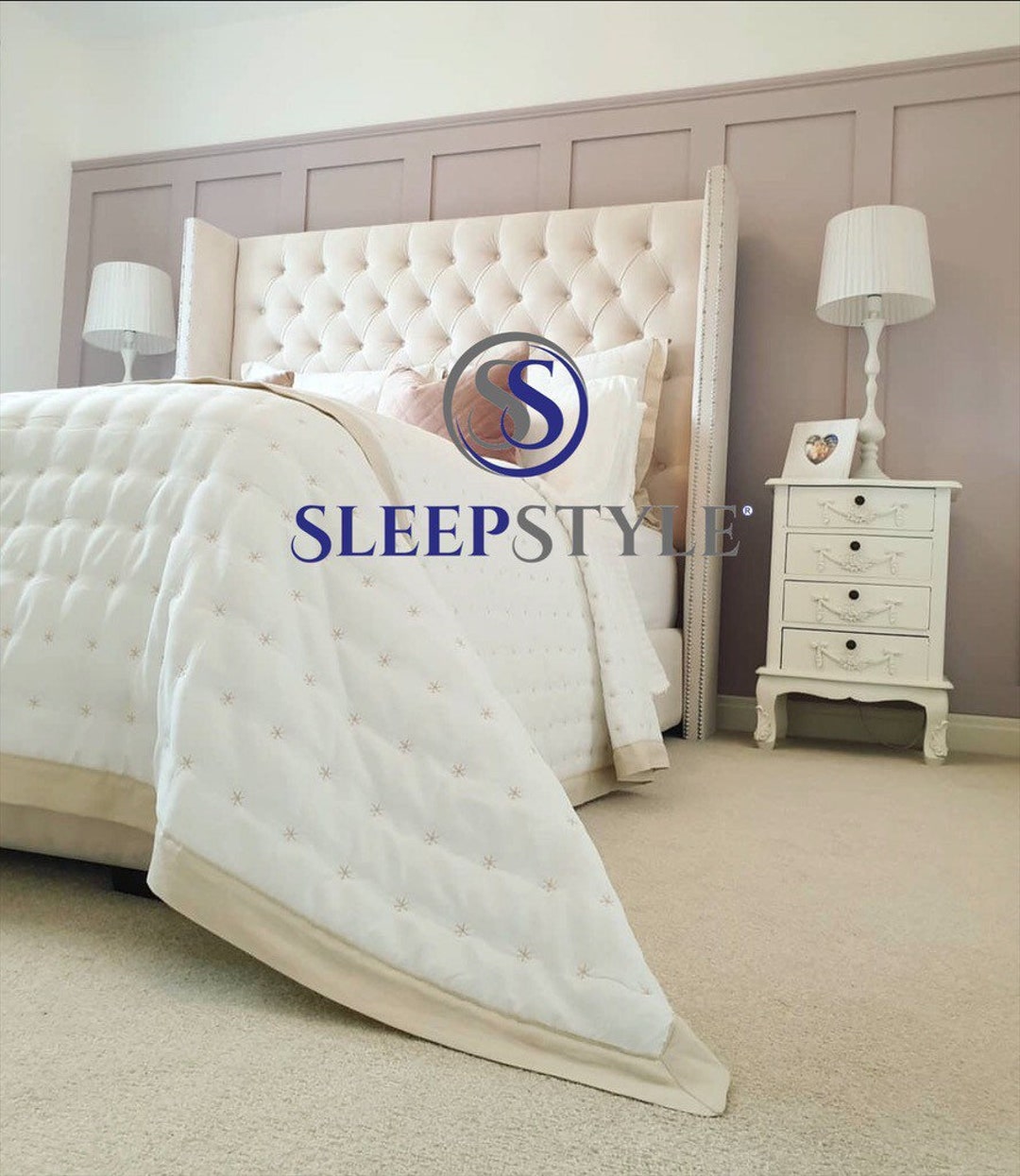Olivia Winged Chesterfield Bed Frame - Wingback Bed Frame - Etsy UK