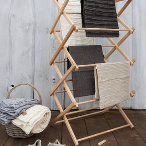 Wooden foldable clothes airer, clothes drying rack. Puidust pesukuivatusrest.