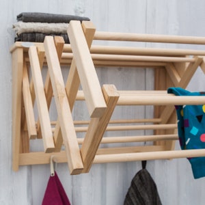 Wooden wall mounted foldable drying rack, airer with shelf and hooks. Puidust pesukuivatusrest seinale riiuli ja nagidega.
