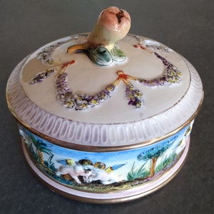 Capodimonte Angels / Cherubs in Garden Gilded Porcelain Candy Lidded Bowl