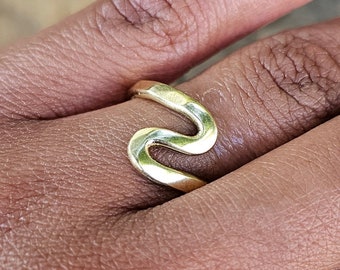 The Wave Adjustable Brass Ring