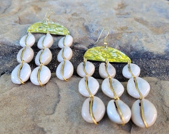 Hammered Cowrie Shell Curtain Earrings