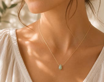 Colar com pingente de jade em formato de lágrima, colar de jade verde, colar banhado a ouro ou prata de lei, presente de incentivo para ela, joia minimalista de jade
