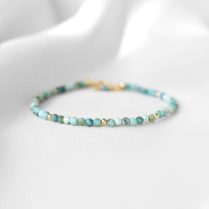Pulseira de pedra preciosa turquesa • Joias com pedra de nascimento de dezembro • Pulseira de cristal delicada e delicada • Proteção, comunicação, calma interior