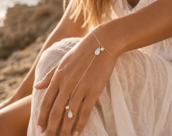 Moonstone Pearl Hand Chain, Bridal Hand Jewelry, Hand Chain Bracelet, Beach Wedding Jewelry, June Birthstone Jewelry, Bridal Ring Bracelet