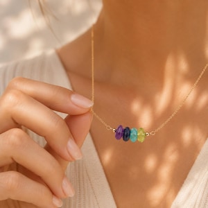 Colar personalizado com pedra de nascimento para a mãe, joia com pedra de nascimento da família, colar com pedra preciosa personalizada, colar delicado para a mãe, presente para a avó.