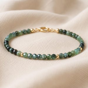 Emerald Bracelet, May Birthstone Bracelet, Dainty Green Gemstone Bracelet, Minimalist Beaded Bracelet, Gift for Taurus or Gemini