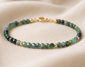 Smaragdgroene armband, geboortesteenarmband mei, sierlijke groene edelsteenarmband, minimalistische kralenarmband, cadeau voor Stier of Tweeling