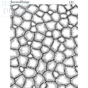 Op de afbeelding: Zwart-wit patroon met een herhalend ontwerp van gestileerde, stekelige bloemvormen. Het ontwerp is dicht en ingewikkeld, waarbij elke vorm uitstraalt vanuit een centraal punt. De afbeelding bevat de tekst "JessamaDesign" en het nummer "131."